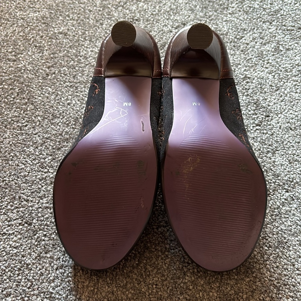 Black and brown round toe pumps worn once - Picture 5 of 7